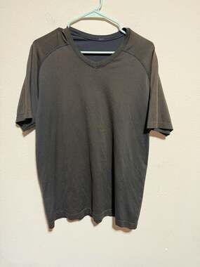Lululemon Metal Vent Tech Short-Sleeve V-Neck Shirt 2.0